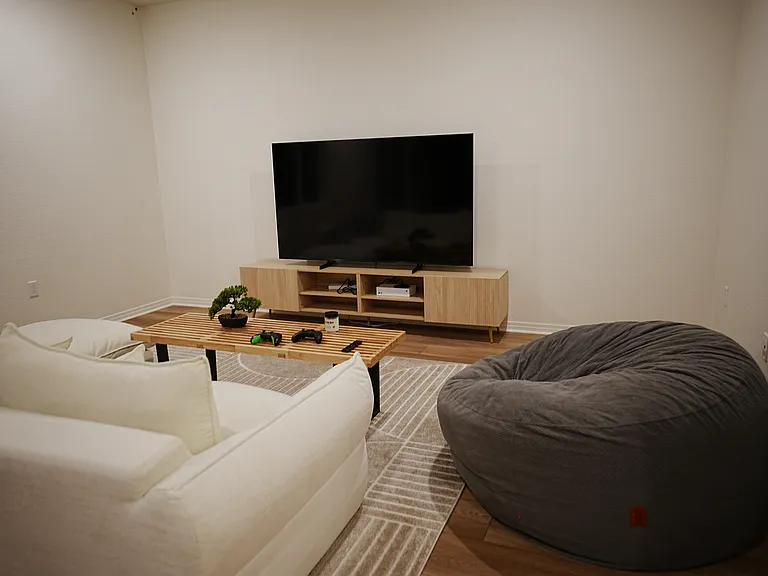 Manza Ct — Photo 4