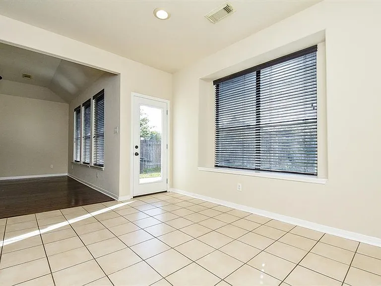 9135 Edgeloch Dr — Photo 16