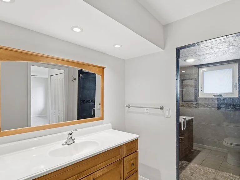 233 SW 43rd St — Photo 26