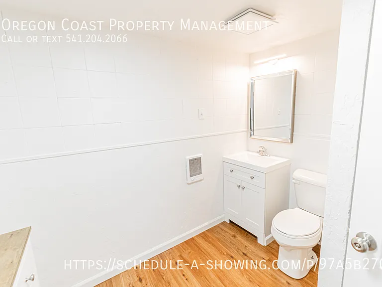 537 SW 32nd St — Photo 9