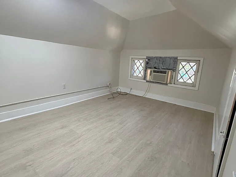 204 Pine St #1A — Photo 15
