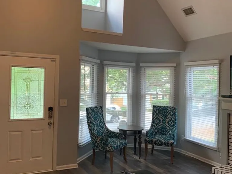 980 Oak St SW — Photo 8