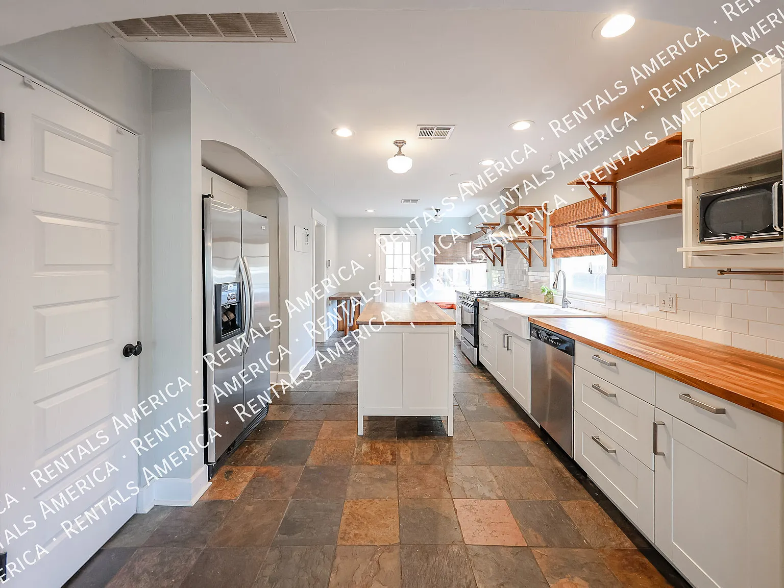 3 bed, 1487 sqft, $2,799 — Photo 3