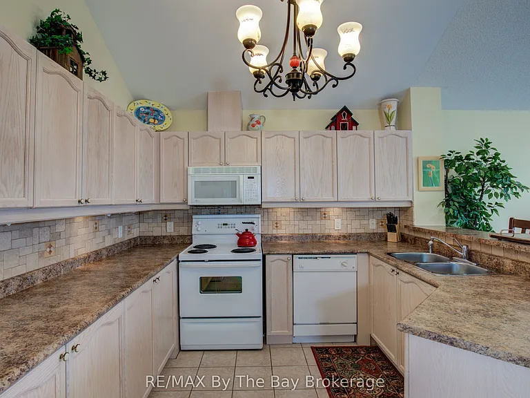 32 Green Briar Dr — Photo 9