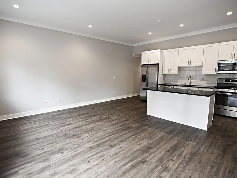 927 W. Irving Park — Photo 10