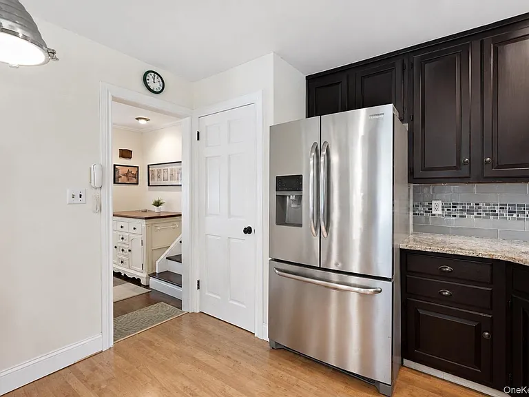 856 Bruce Dr — Photo 4