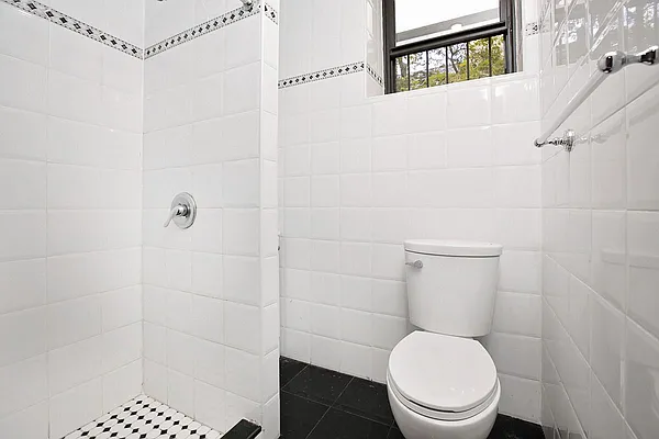 Rented by Waldstar Real Estate LLC | media 37