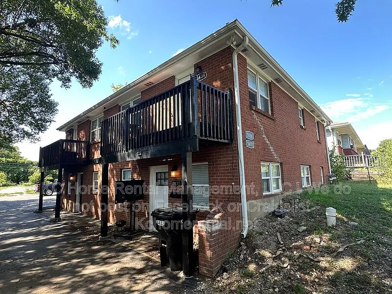 2 bed, 1.0 bath, $950 — Photo 2