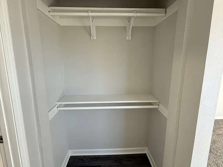 Williamsburg Square Apartments — Photo 10