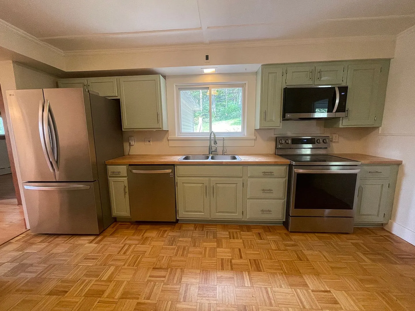 Spacious 4-Bedroom Colonial with Mountain Views North Adams | $2,500/month — Photo 3