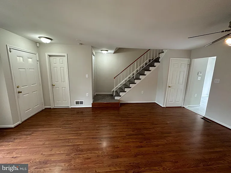 7822 Brookview Ct — Photo 5