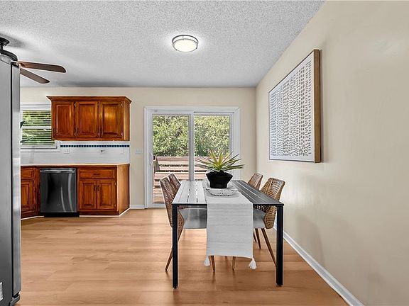 5th image of 1004 SE Country Ln