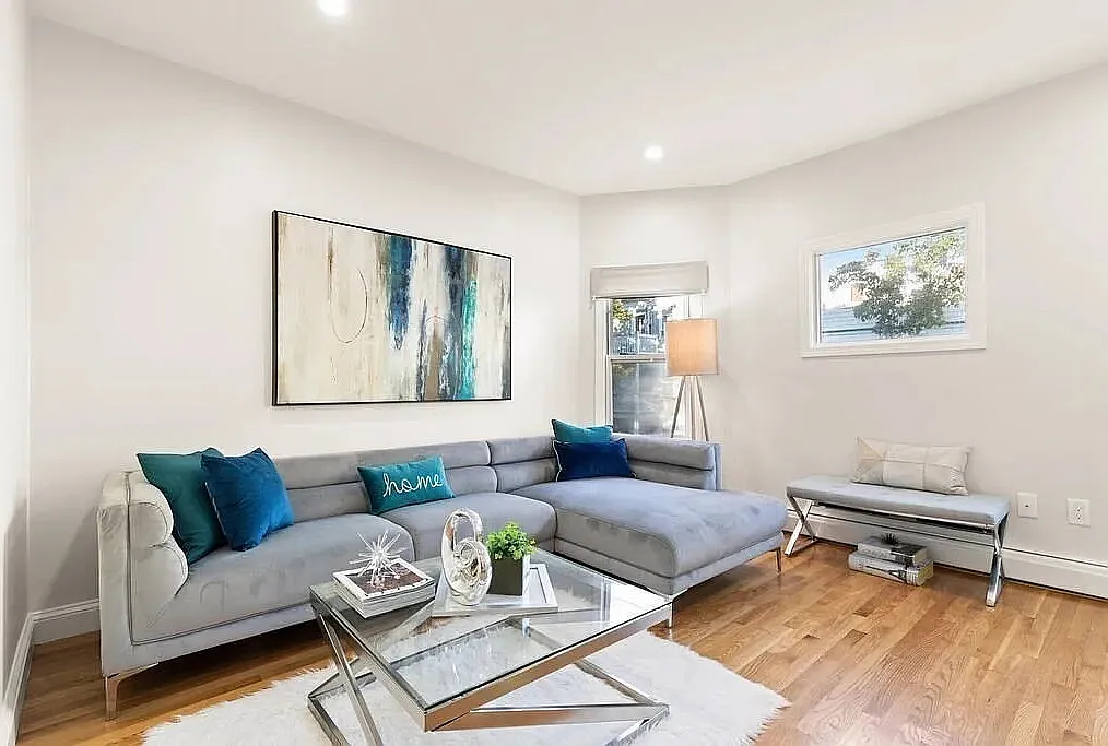 3 bed, 950 sqft, $3,000 — Photo 2