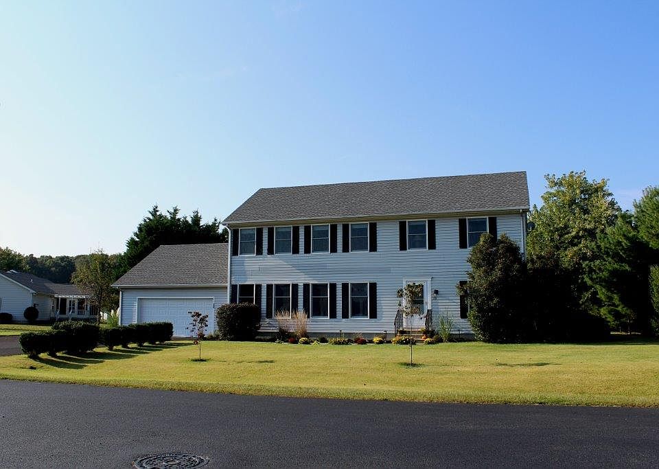 1st image of 20 Chesterfield Dr