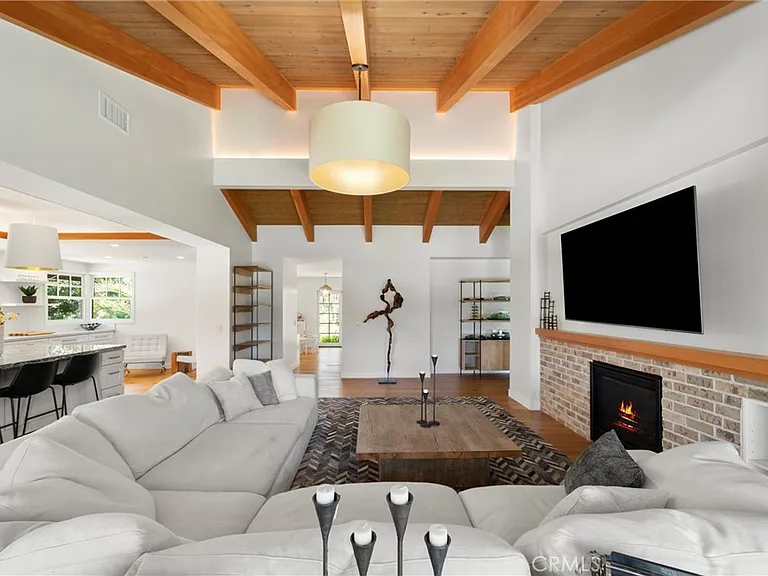 7337 La Soldadera — Photo 13