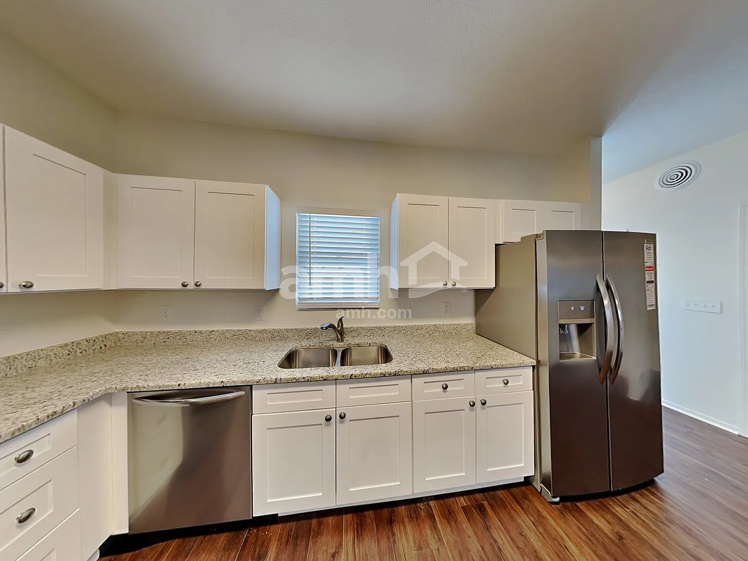 3 bed, 2.5 bath, 1700 sqft, $2,325 — Photo 4