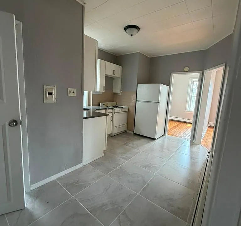 232 Inslee Pl #2R
