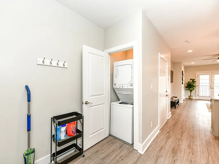 2645 N College Ave #C — Photo 8