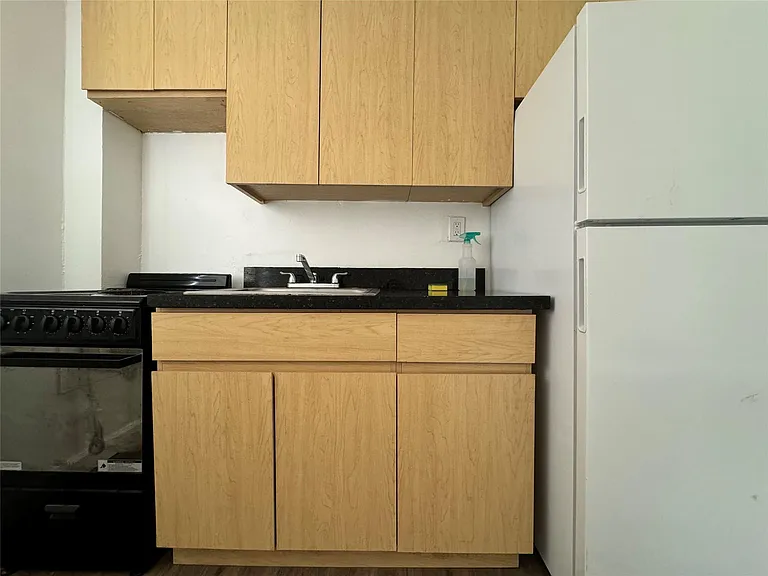 2037 Madison St #8 — Photo 4