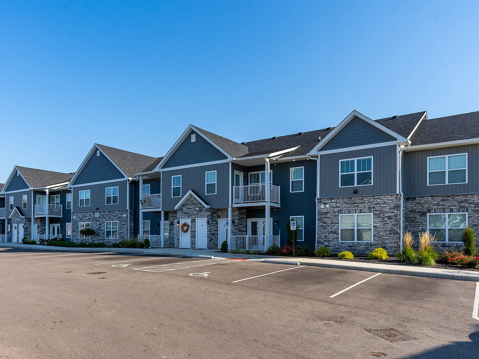 Alexander Pointe Apartments — Photo 3