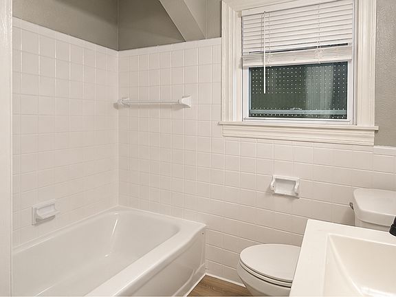 4th image of 20315 Biltmore St