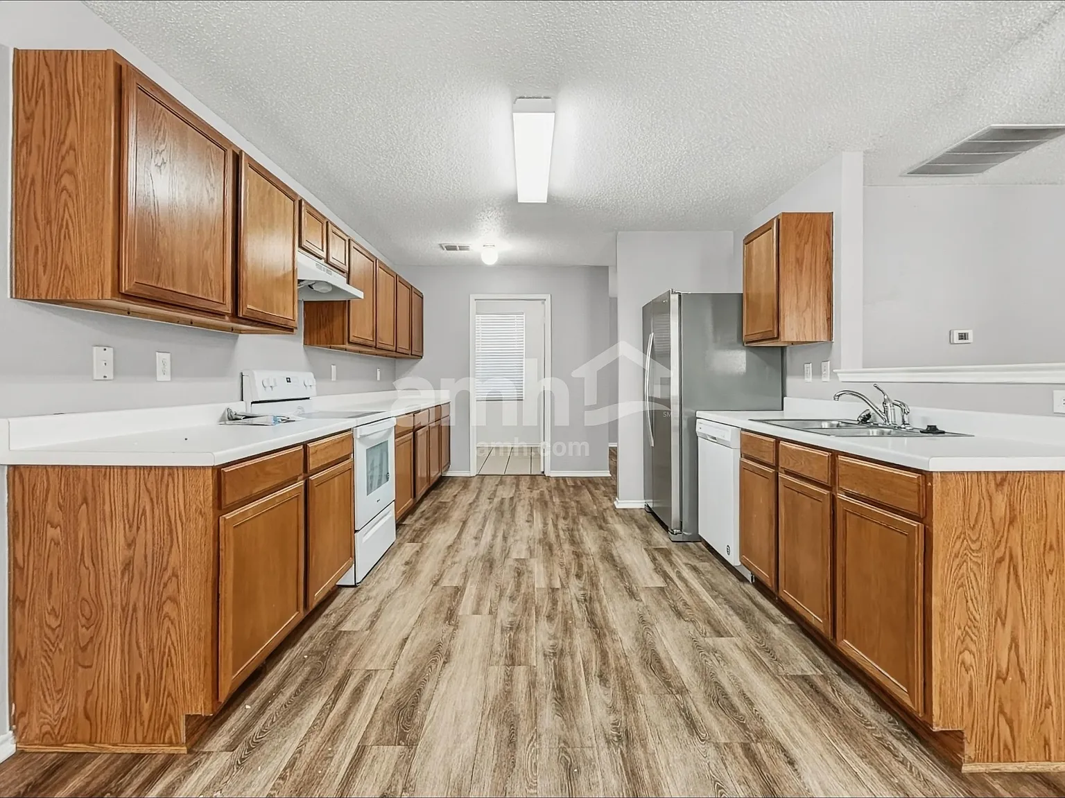 4 bed, 2.5 bath, 2460 sqft, $2,455 — Photo 3