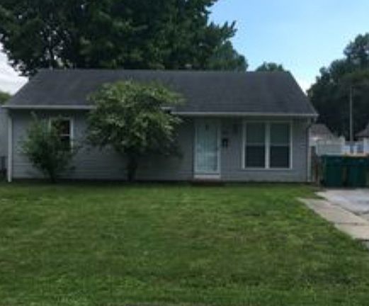 3rd image of 608 E Poplar St
