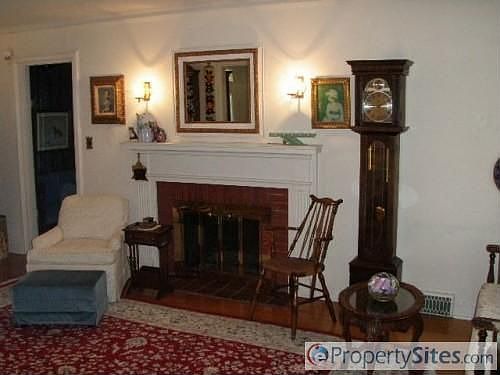 2nd image of 1117 W 77th St