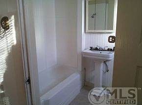 4th image of 329 John Pl