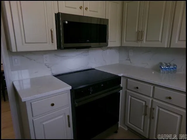 606 E 21st St — Photo 11