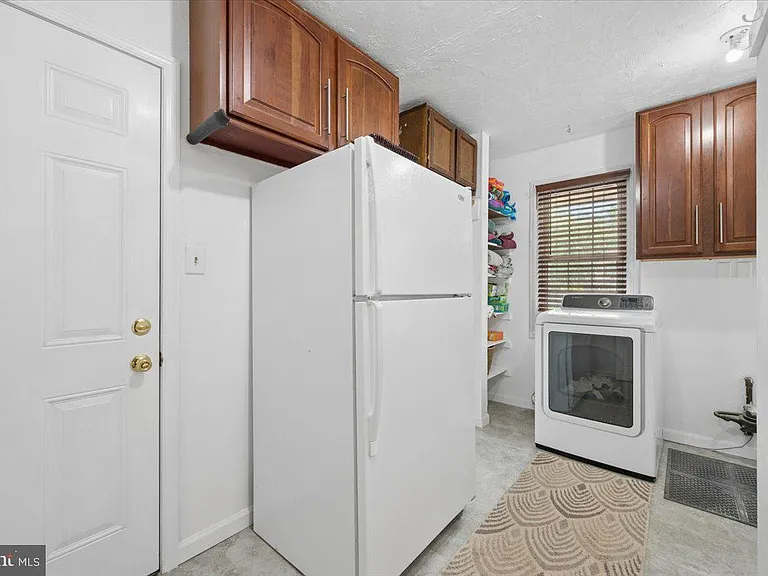 19829 Spurrier Ave — Photo 33