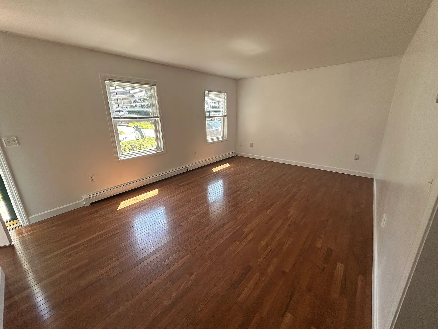 4 bed, 2233 sqft, $3,300 — Photo 2