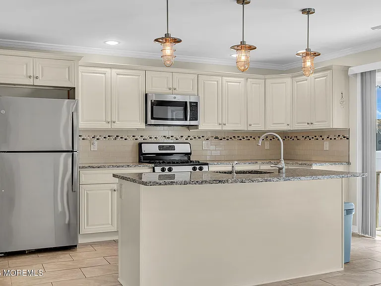 785 Garfield Ave — Photo 12
