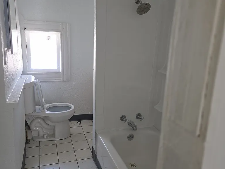 3133 W 44th St #4 — Photo 15