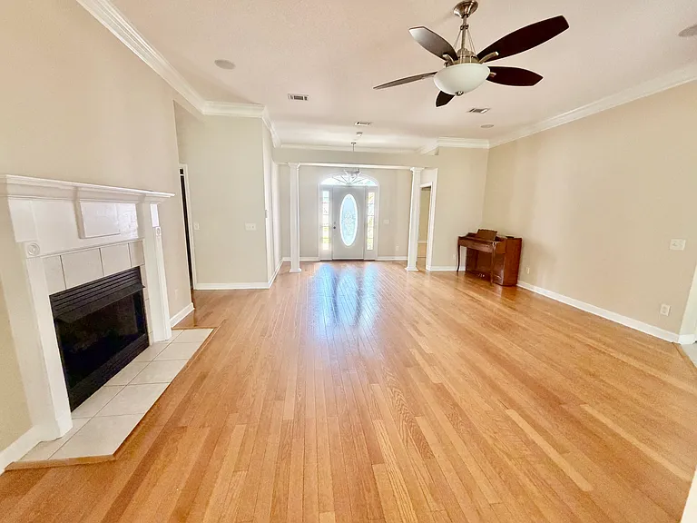 235 Wellington Pl — Photo 4