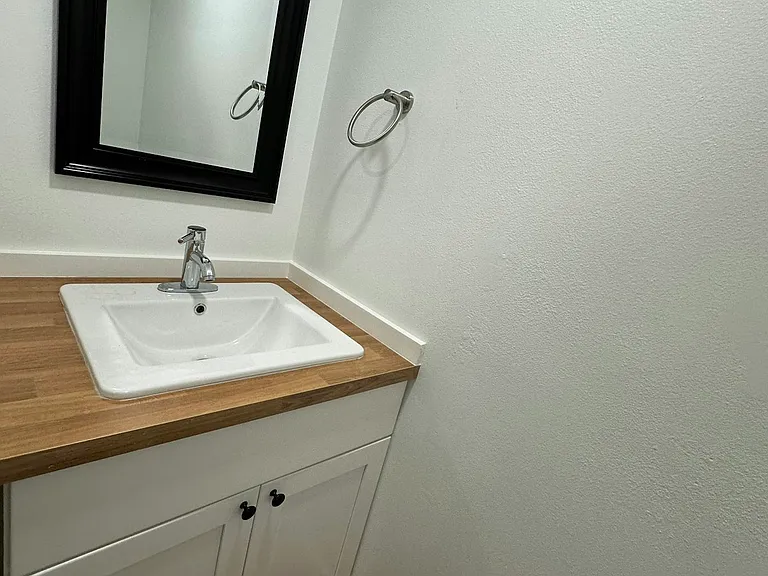 605 Andrew St #B — Photo 8