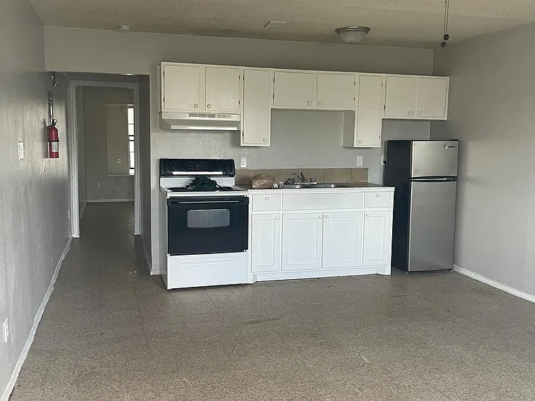 102 S Holland Ave #0 — Photo 1