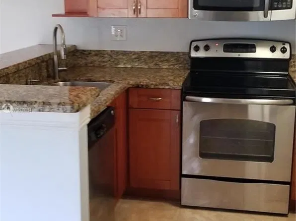 7090 NW 179th St APT 110, Hialeah, FL 33015
