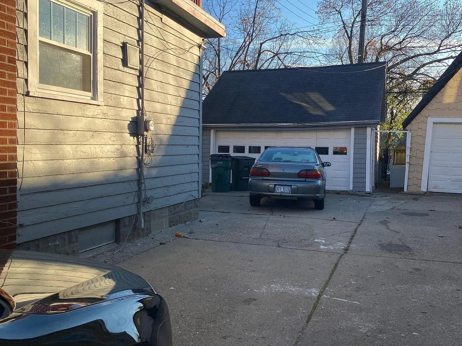 829 W Grand River Ave — Photo 2