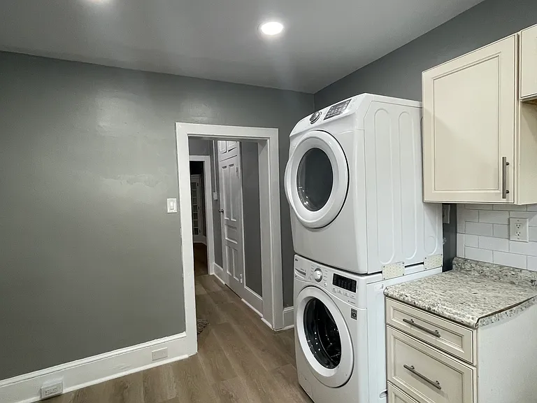 108 N George St #1 — Photo 1