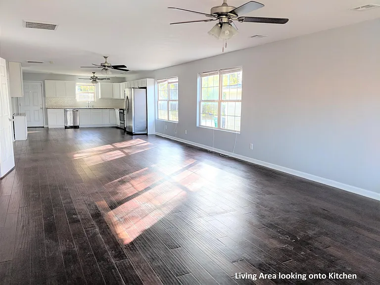 910 W Hill St — Photo 6