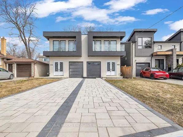 25A Pine Ave N, Mississauga, ON L5H 2P9