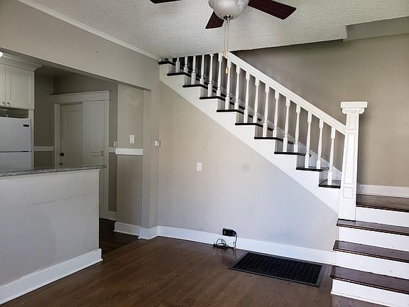 3rd image of 239 Ximeno Ave #D