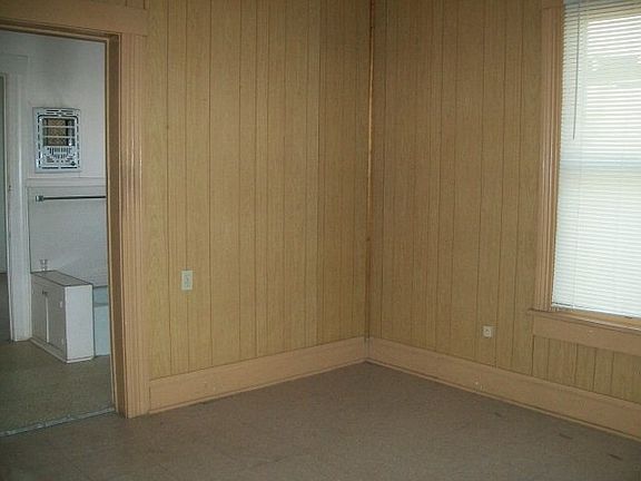 4th image of 204 W Garden St