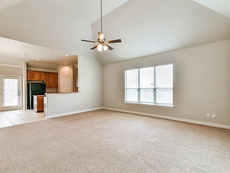 5802 Horse Prairie Dr — Photo 7
