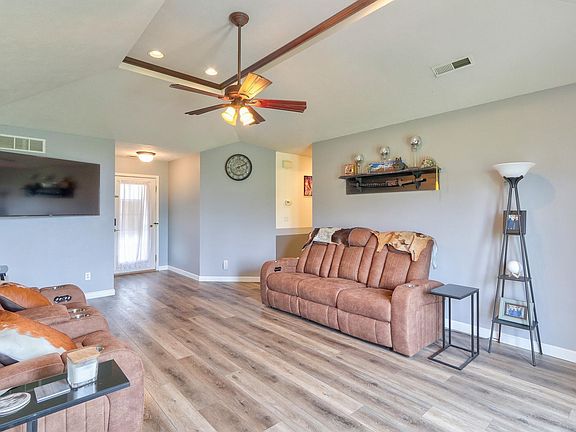 5th image of 418 W Pinewood Ct