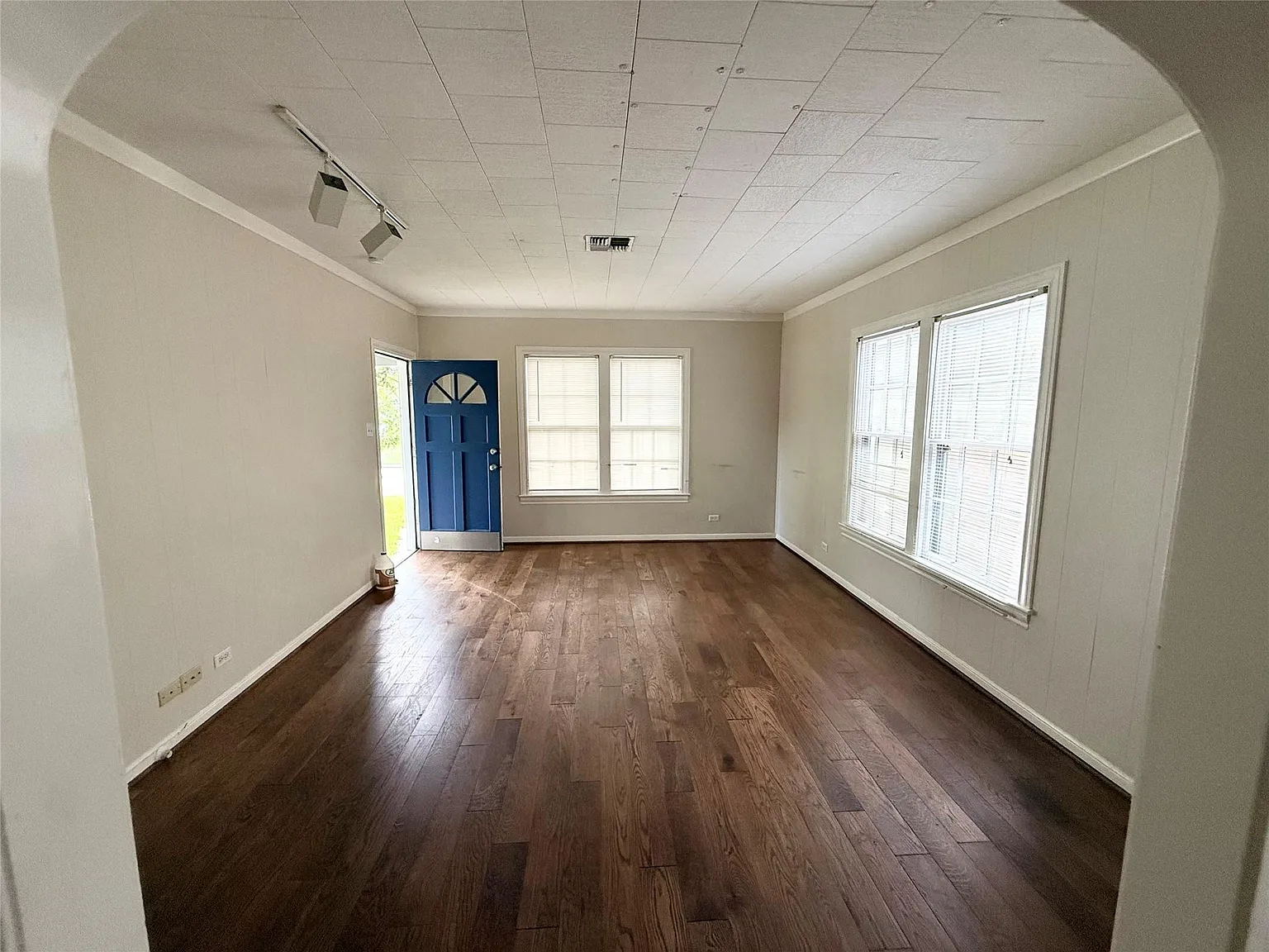2 bed, 1.0 bath, 1134 sqft, $1,500 — Photo 2