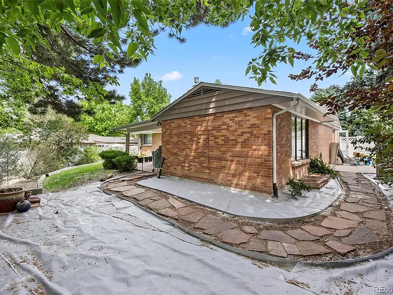 281 Niagara St — Photo 35