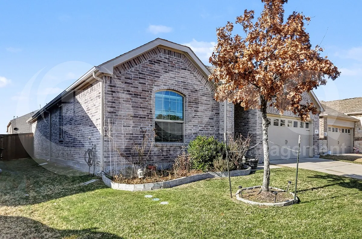 4 bed, 2.0 bath, 1870 sqft, $2,650 — Photo 3