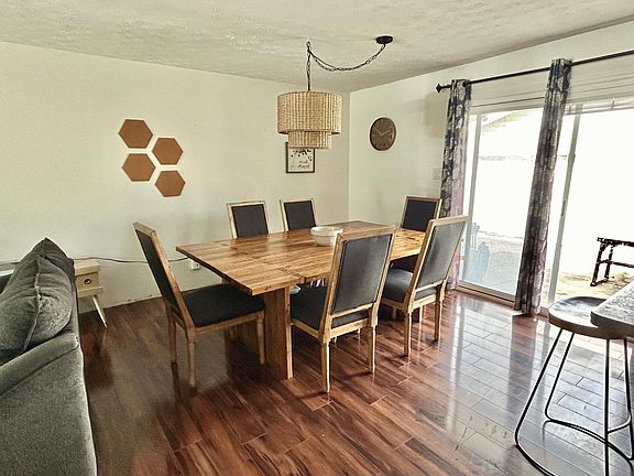 5th image of 695 Granville Pl